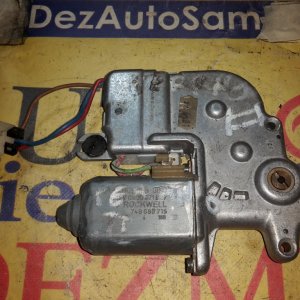 Motoras geam dreapta fata Nissan Terrano 2 cod 0130821827