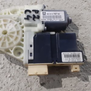 Motoras macara dreapta fata citroen c4 coupe cod 9681576780