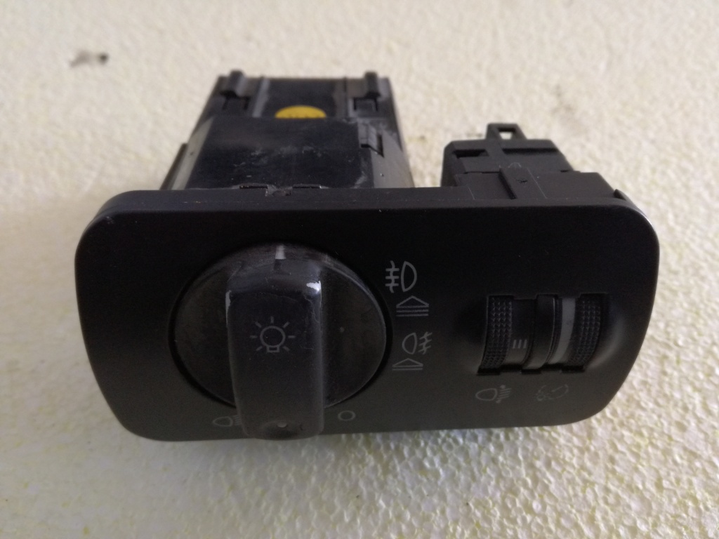 Bloc lumini butoane Audi A4 B7 cod 8e0941531a