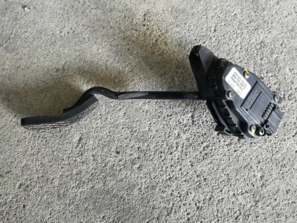 Pedala acceleratie Audi A4 B7 1.9 tdi 8E2721523C