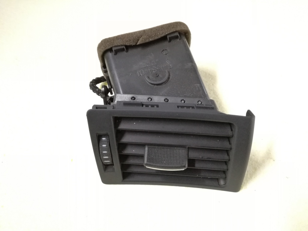 Grila bord aer dreapta Audi A4 B7 2.0tdi cod 8e0820902f
